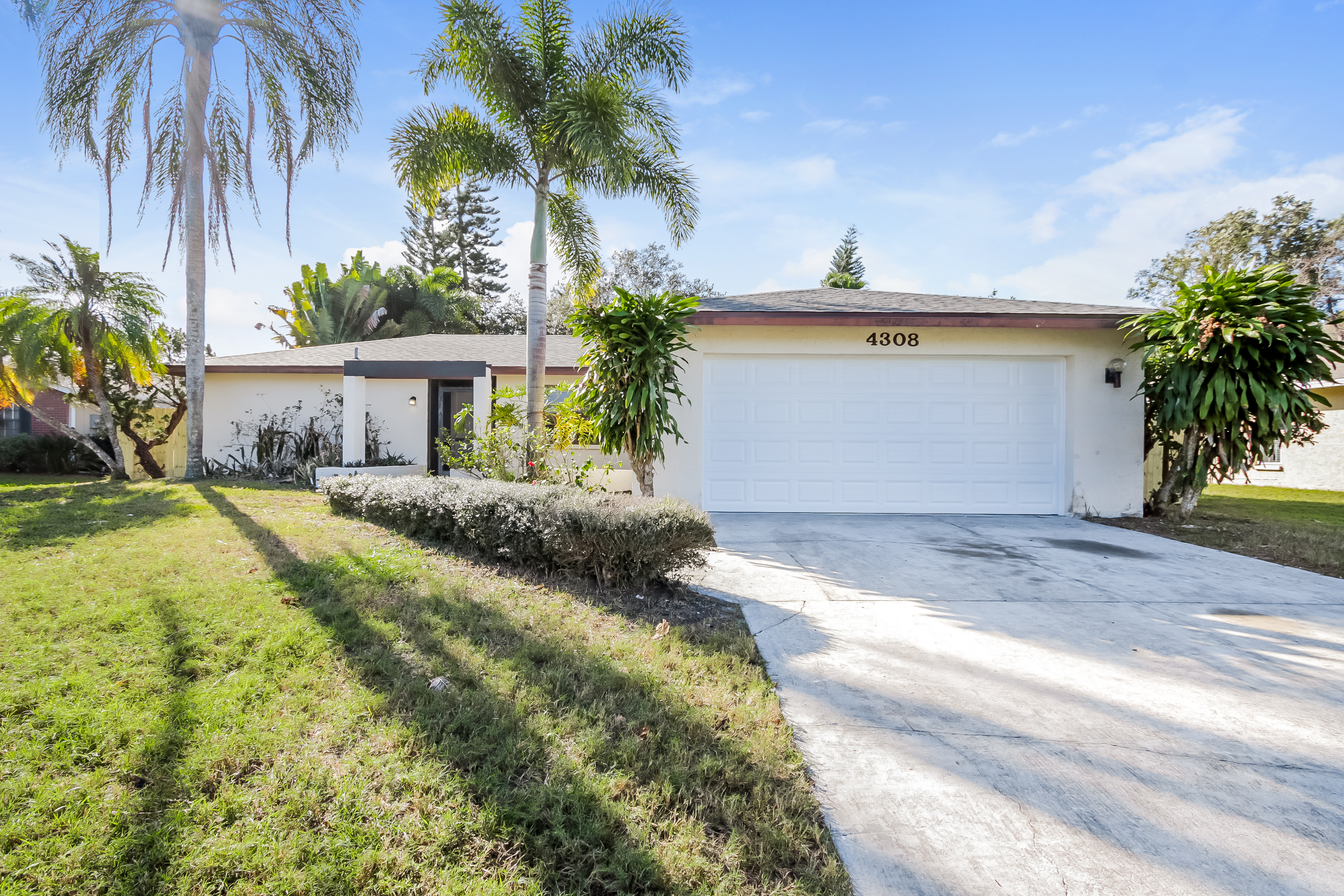4308 Meadowland Circle Sarasota, FL 34233